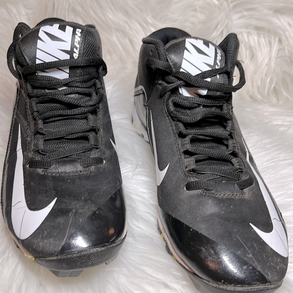 Nike Alpha Shark Mid 2 football cleats